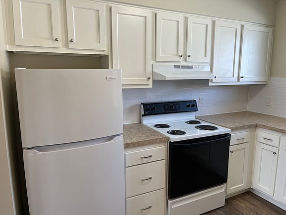 4th image of 1442-1454 E North Broadway St