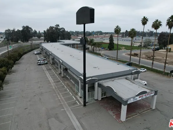 2700 White Ln, Bakersfield, CA 93304