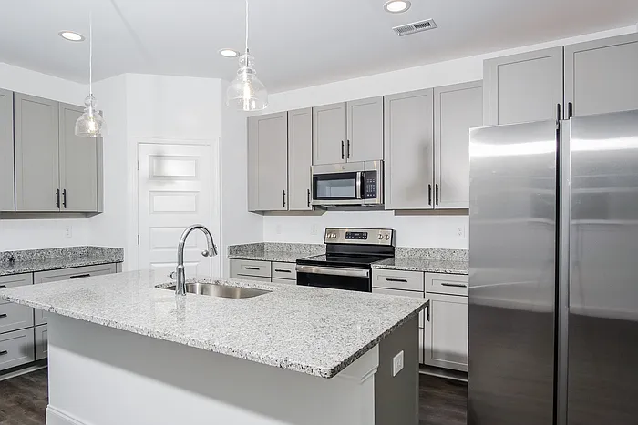 1031 Highgrove Hts NW — Photo 5
