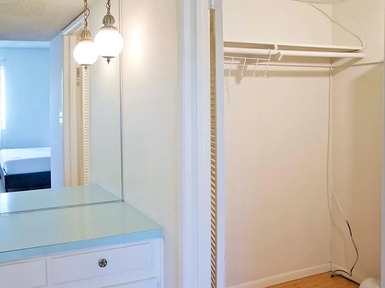 1033 Cordova St #12 — Photo 11