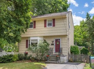19 Lindbergh Pkwy, Waldwick, NJ 07463