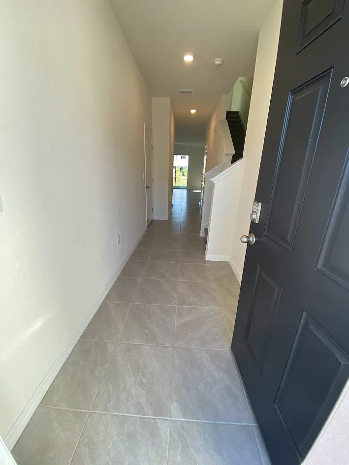 3 bed, 2.5 bath, 1758 sqft, $2,300 — Photo 2