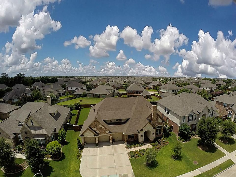 An extraordinary setting is home to this nearly one-of-a-kind floor plan. An oversized Lot provides 