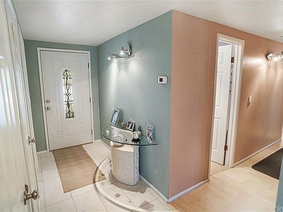 3rd image of 28040 Lacomb Dr