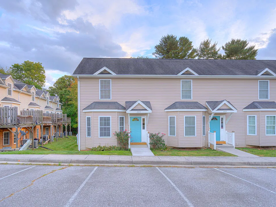 212 Sutherland Dr