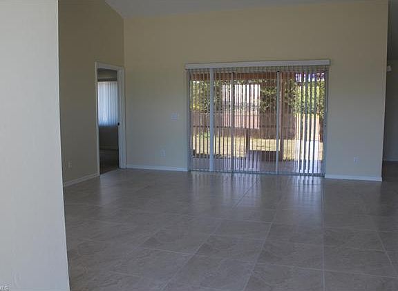 3rd image of 476 NE 3rd Ct