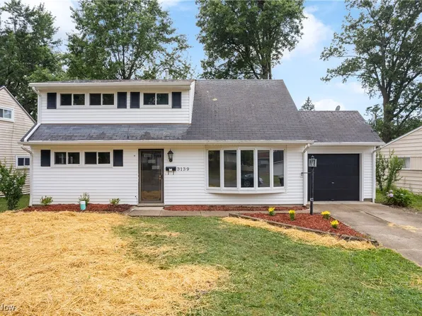 3139 Prior Dr, Cuyahoga Falls, OH 44223