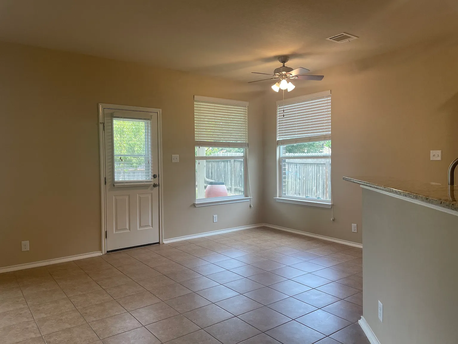 4 bed, 2.5 bath, 2704 sqft, $2,350 — Photo 2