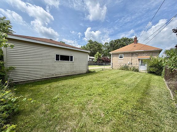 4th image of 14613 Avers Ave