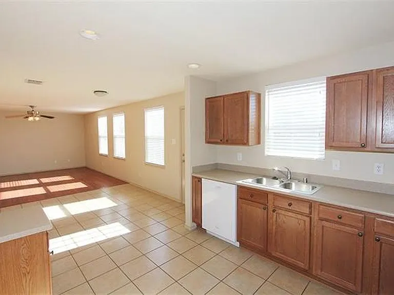 1812 Diamond Lake Trl — Photo 8