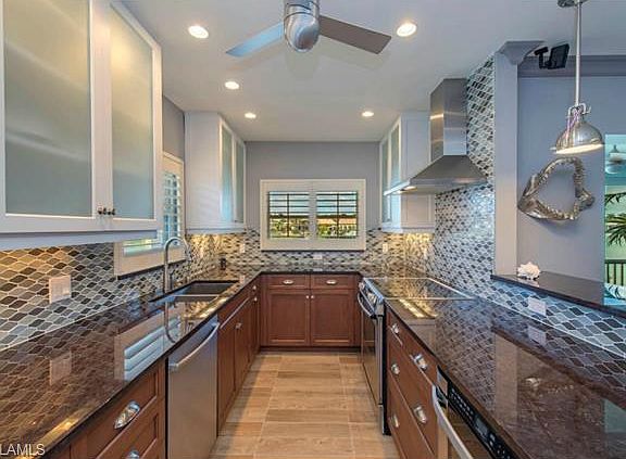 2nd image of 3400 Gulf Shore Blvd N #4