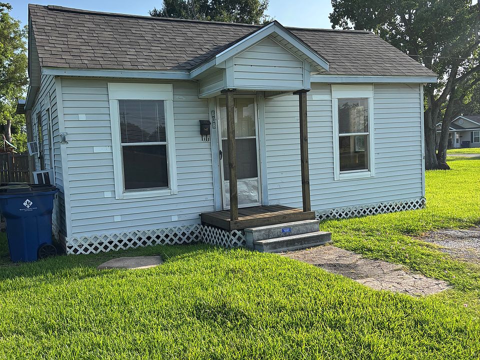 1st image of 608 W Cedar St