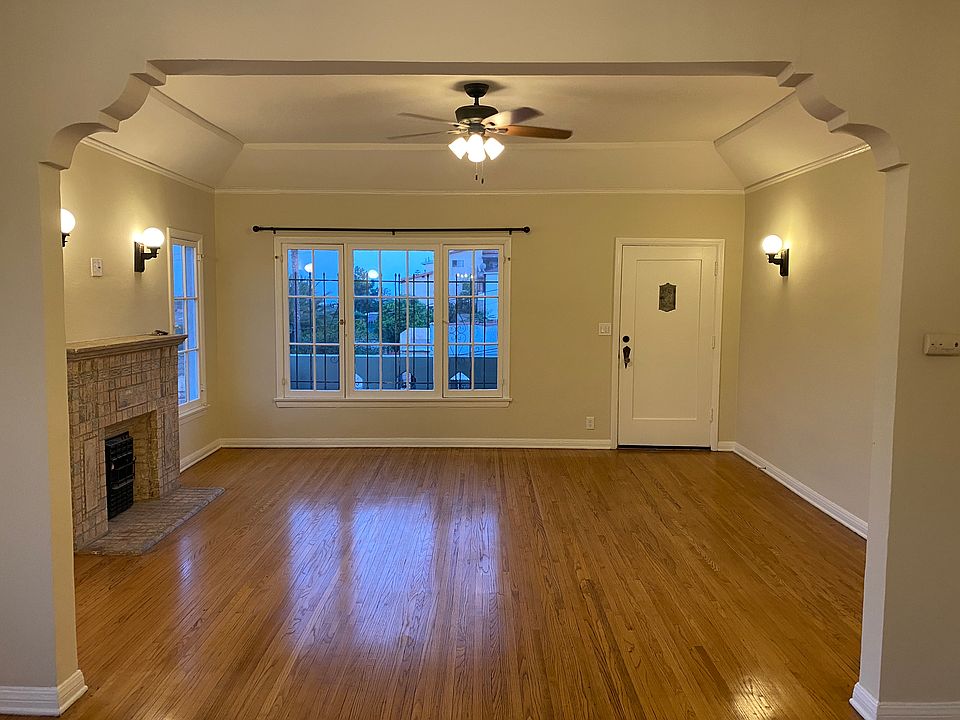 OPEN FLOOR PLAN FROM LIVING ROOM TO DINING ROOM