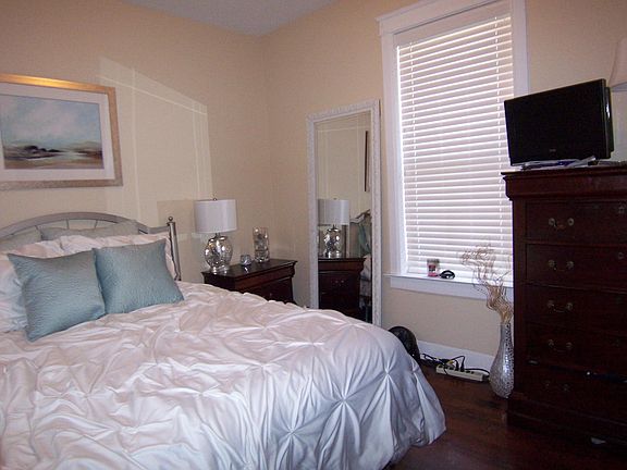 5th image of 730 W Oakdale Ave #2