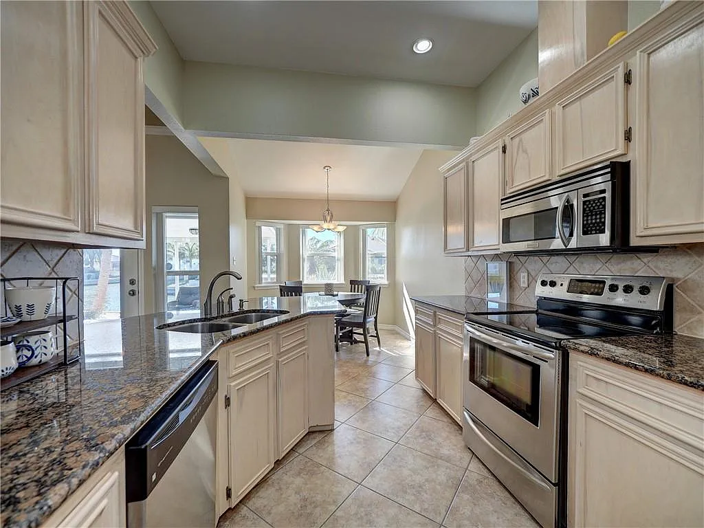 3 bed, 1742 sqft, $3,500 — Photo 4