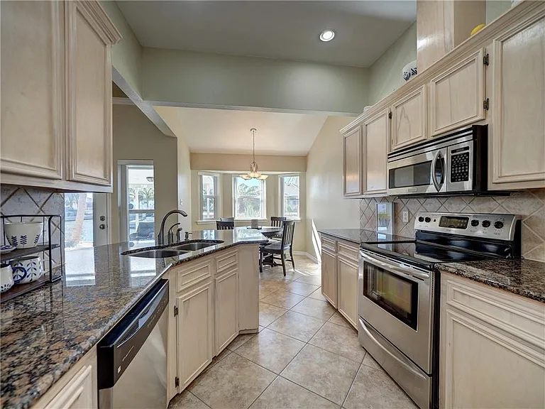 14153 Atascadera Ave — Photo 4