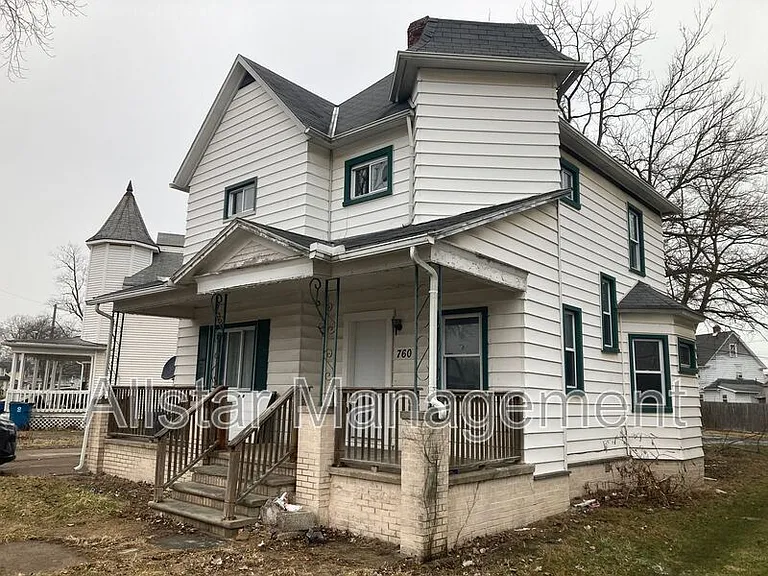 760 W 9th St — Photo 3