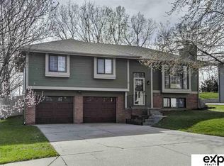 7705 S 70th St, La Vista, NE 68128