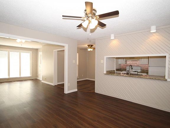 3rd image of 504 Arborview Dr