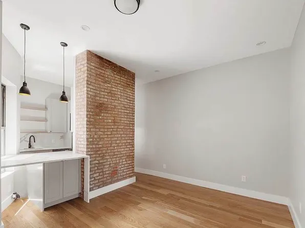 227 Kingsland Avenue image 1 of 8