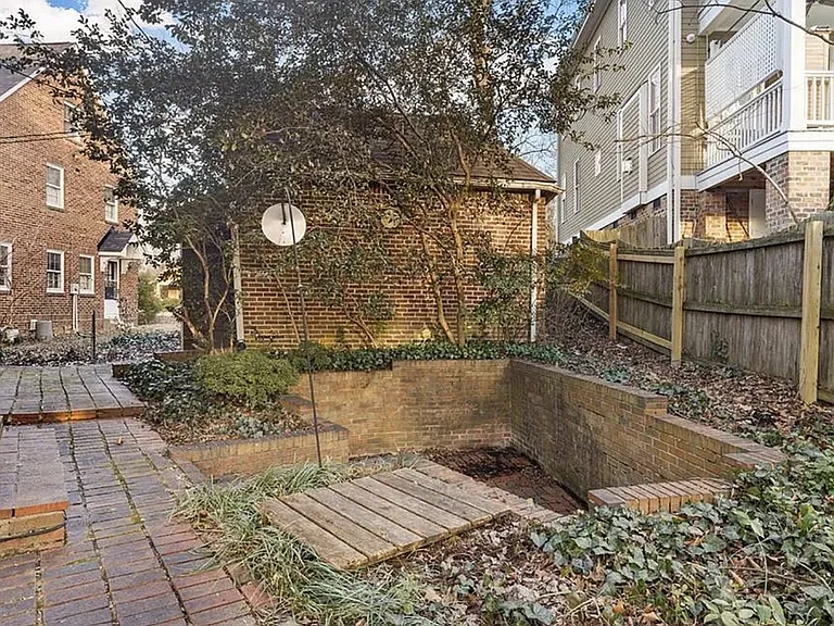 708 E Lake Dr — Photo 26