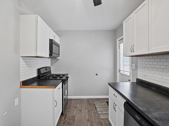 3rd image of 2832 Willowdale Rd