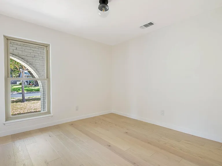 7403 Whispering Winds Dr — Photo 17