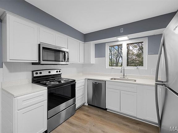 3rd image of 8728 Brookview Dr