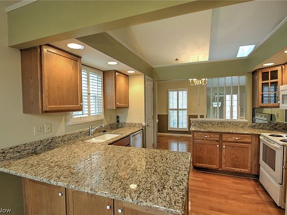 4th image of 496 Glen Hollow Cir #77