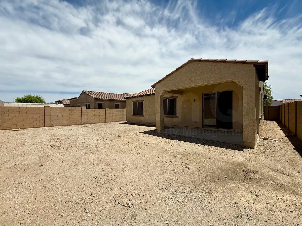 3 bed, 2.0 bath, 1889 sqft, $1,895 — Photo 4