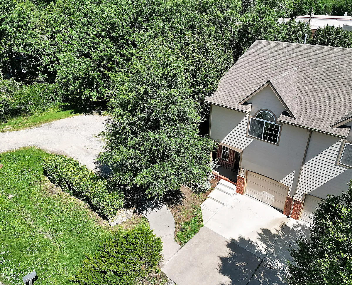 Building Photo - 118 W Willow Rd