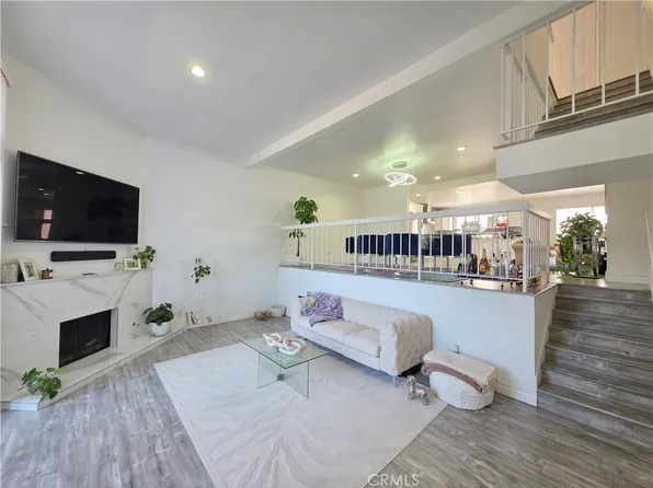 22040 Strathern St, Canoga Park, CA 91304