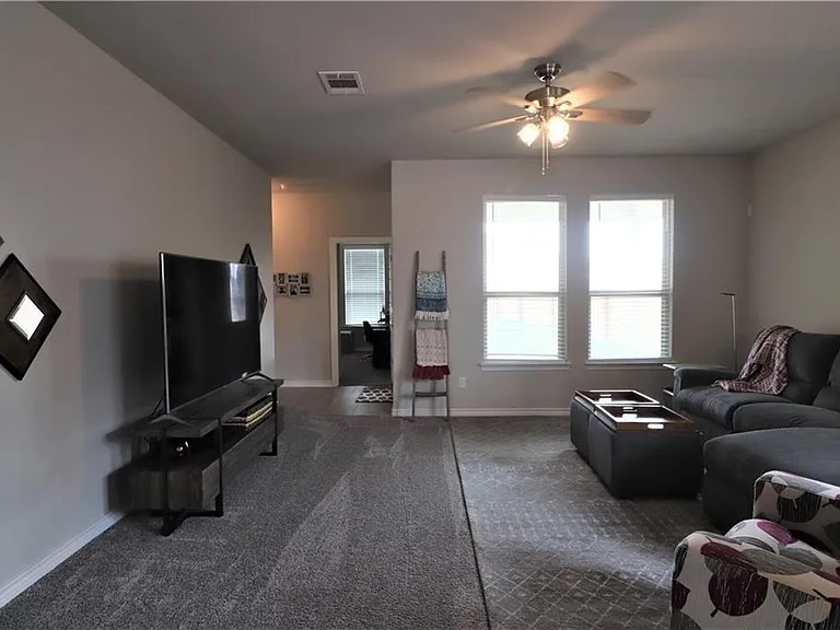 5413 Vanner Path — Photo 8