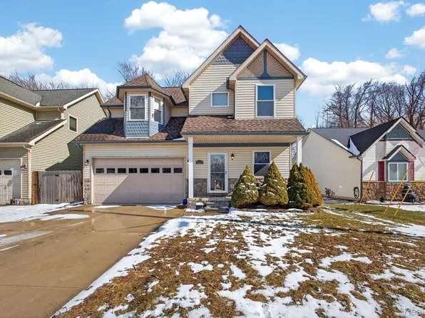 9399 Oakdale St, Clay, MI 48001