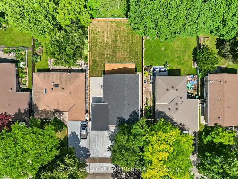 1495 Thetford Ct — Photo 41