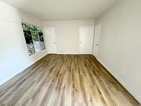 2nd image of 470 S Mariposa Ave APT 15
