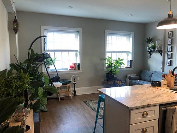 2nd image of 1733 Pine St Unit 301