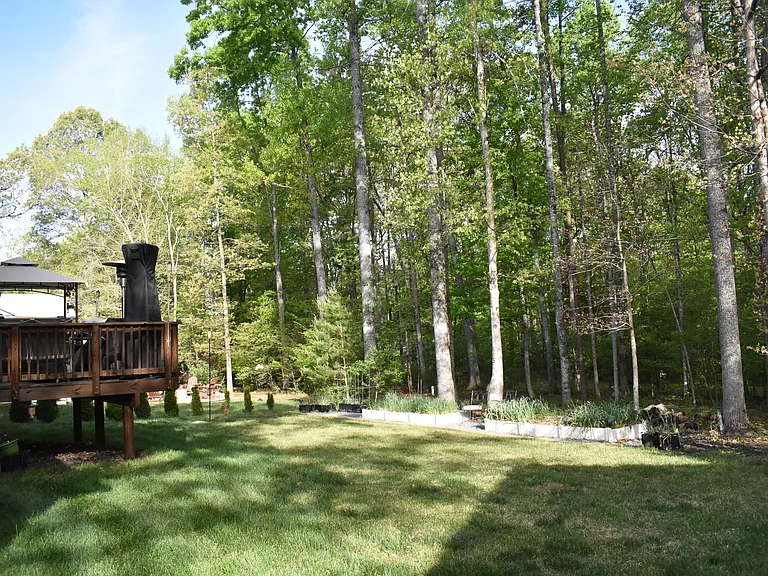 526 Monticello Cir — Photo 36