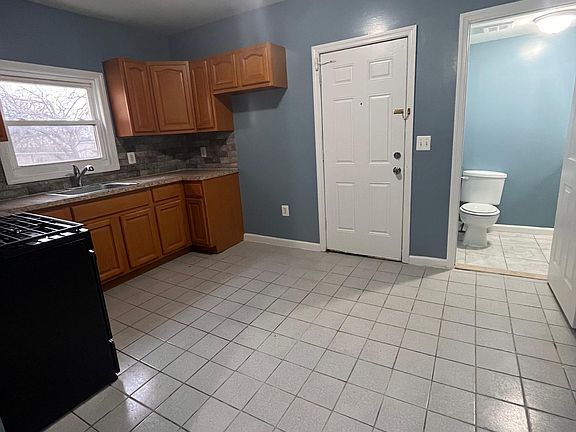2nd image of 181 Vermont Ave #1