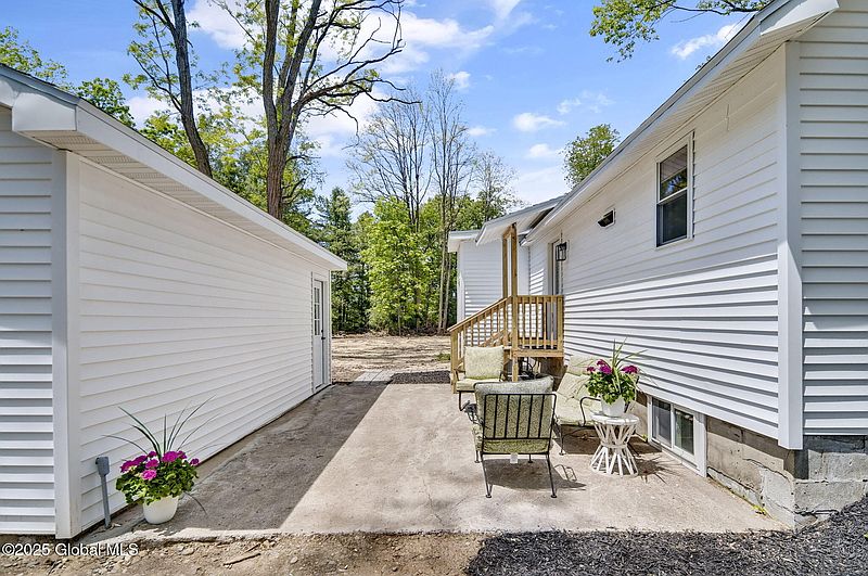 2nd image of 194 Viele Road