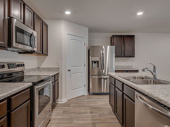4th image of 6401 Churchill Cir