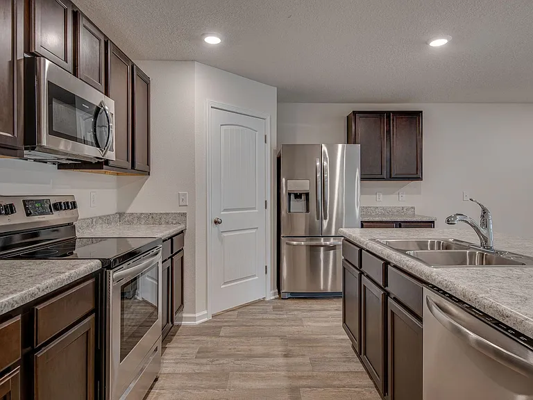 6401 Churchill Cir — Photo 4