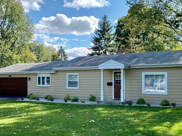 1515 W Vine St, Arlington Heights, IL 60005
