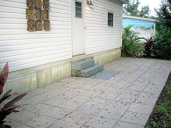 5th image of 128 Hickory Ln