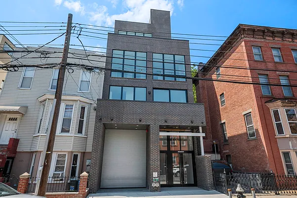 Rented by Voro New York | media 32