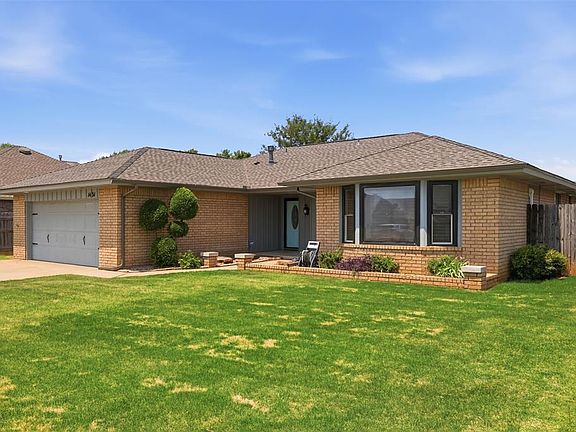 3rd image of 1431 Pickford Ln