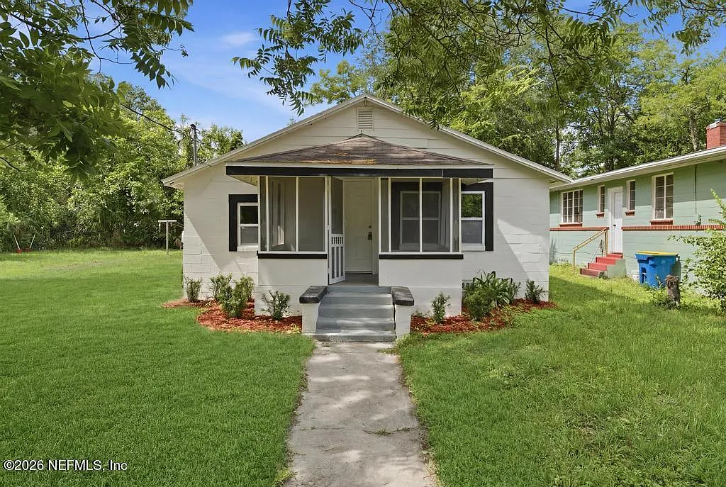 3 bed, 2.0 bath, 1066 sqft, $1,425 — Photo 1