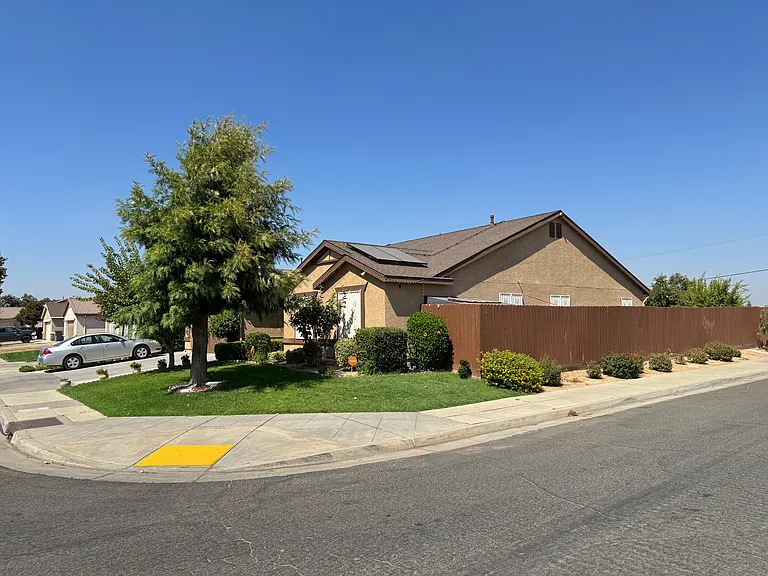 2226 N Vernal Ave — Photo 22