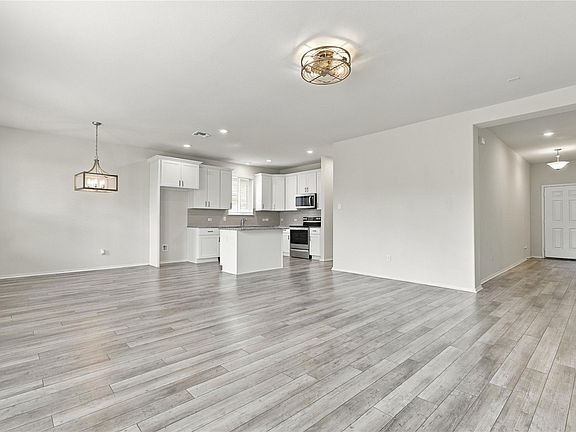5th image of 172 Gunther Way