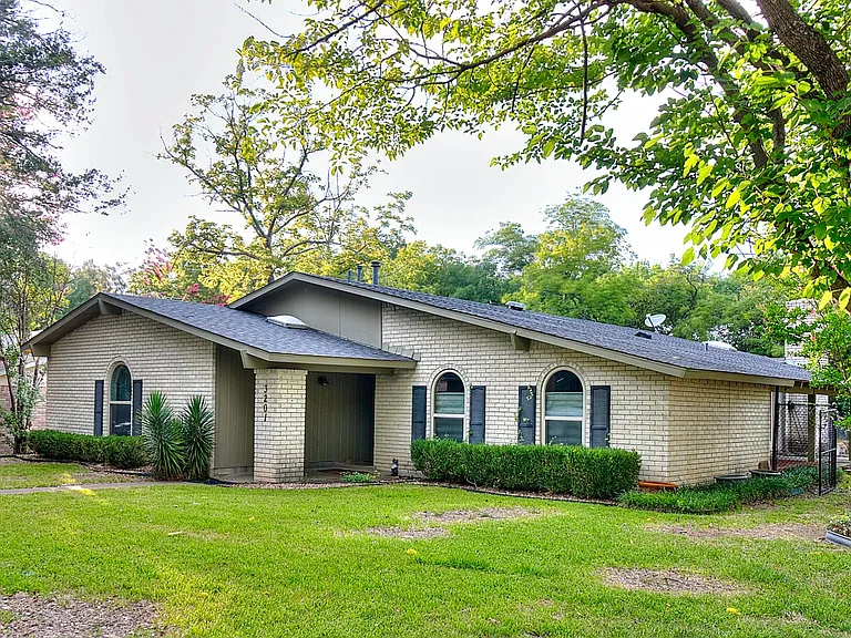 3201 Christie Cir — Photo 39